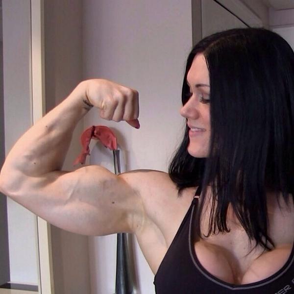 FitWomanLuvr's tweet photo. #luvtheflex

#FitWomanLuvr #fitBODY #fitness #fitfam #femalemuscle  #fitandsexy http://t.co/4oMoUtn5n4