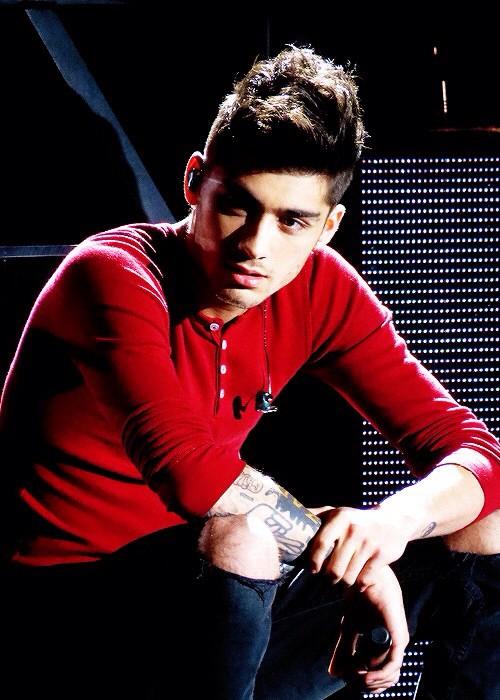 Zayn_Daily's tweet photo. #ZaynInRed π΄β€οΈπ΄ http://t.co/ld2SS0cXwn