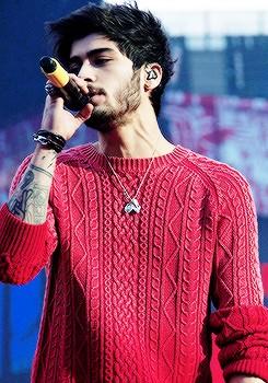 Zayn_Daily's tweet photo. #ZaynInRed π΄β€οΈπ΄ http://t.co/0JOPo2QFGa