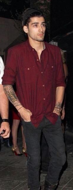 Zayn_Daily's tweet photo. Obviously ;)
#ZaynInRed π΄β€οΈπ΄ http://t.co/CvBGw6EhTK