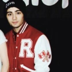 Zayn_Daily's tweet photo. #ZaynInRed π΄β€οΈπ΄ http://t.co/YPLfVe5uTW