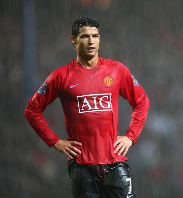 MotivacionesF's tweet photo. "Tu amor me hace fuerte, tu odio me hace imparable" - Cristiano Ronaldo. http://t.co/J8pRTpkNk2