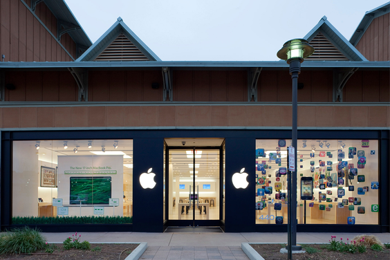 Thx for the <3! Your favorite Craftsy iOS 8 app, now installed on devices in #Apple retail stores worldwide! #iphone6