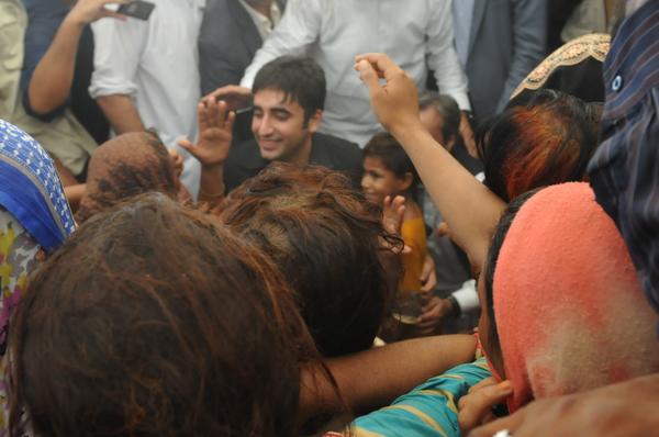Razarumi's tweet photo. Wasn't PPP over,pundits? RT @lodhiraghib: @BBhuttoZardari's visit of flood affected areas of #Multan &amp; #Muzaffargarh. http://t.co/BNFqxNmUs7