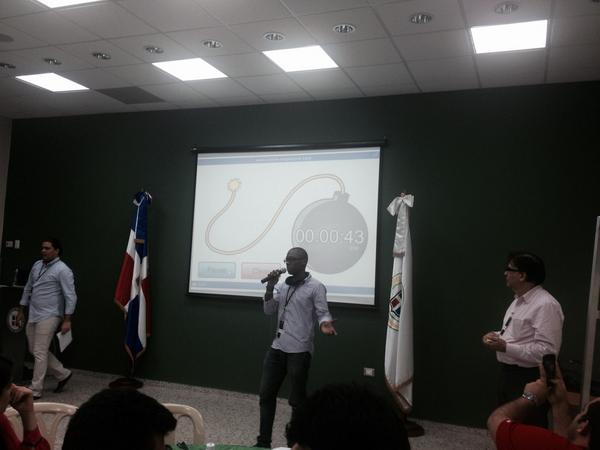 patciacosta's tweet image. 1st pitch of the night #braveone #LSMSDQ @LSMSDQ @Lean