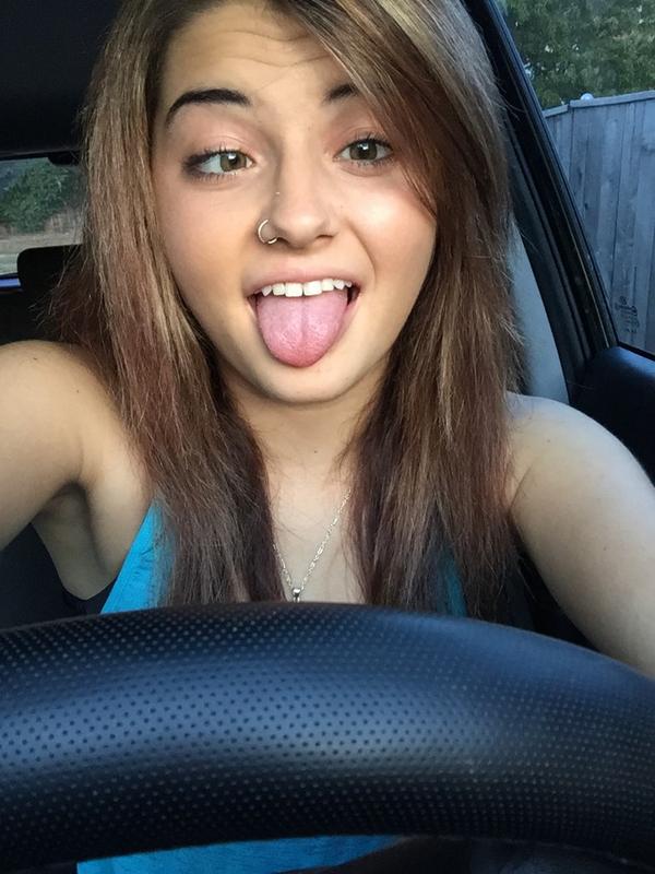 mel_mauiwowie's tweet photo. Not having cracked cameras are fun #fagcentral #hi http://t.co/Uq5Z1FMRoK