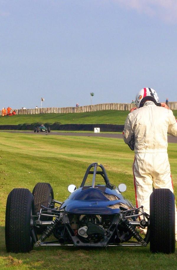 RichardEarth's tweet photo. @goodwoodrevival .

The diverse nature of this place and the sites you see keeps me coming back year after year. http://t.co/GwTG6soYF8