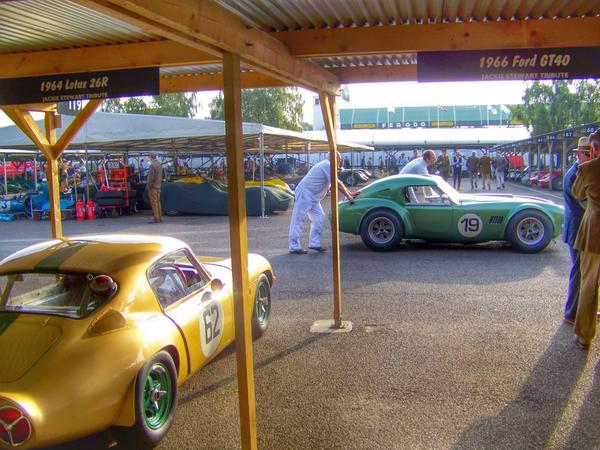 RichardEarth's tweet photo. #GoodwoodRevival Snakes on the track http://t.co/Kks3ITx5t3