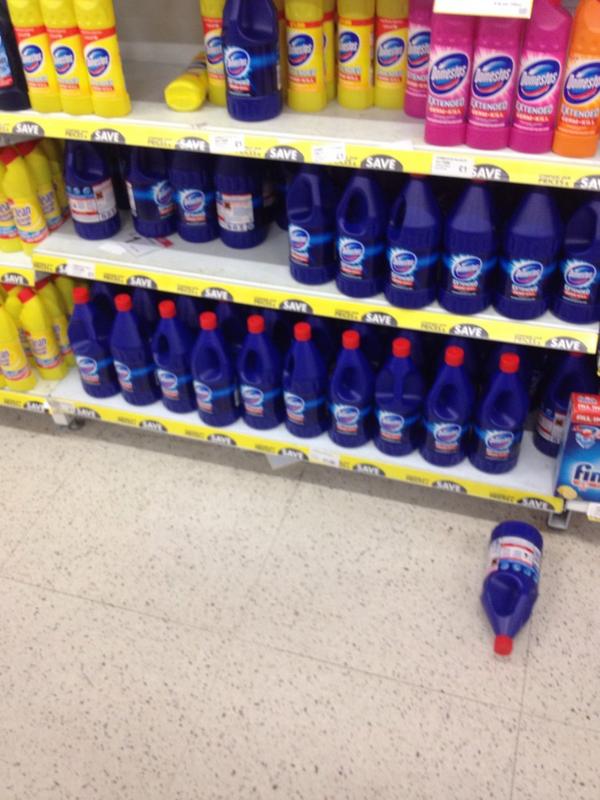 JoeSchooling's tweet photo. 12 bottles of bleach please... #FourLions #IUseDifferentVoices http://t.co/p9jOHPkNpj