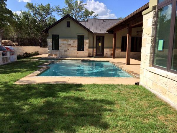 CascadePoolsTX's tweet image. Clean and simple #swimmingpool #design #outdoorliving #AustinTX #hillcountryliving #luxurypools