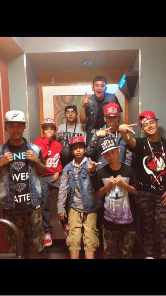 FunnyPicsDepot's tweet photo. if u dress like this I hate u http://t.co/CS0rQyZtwF