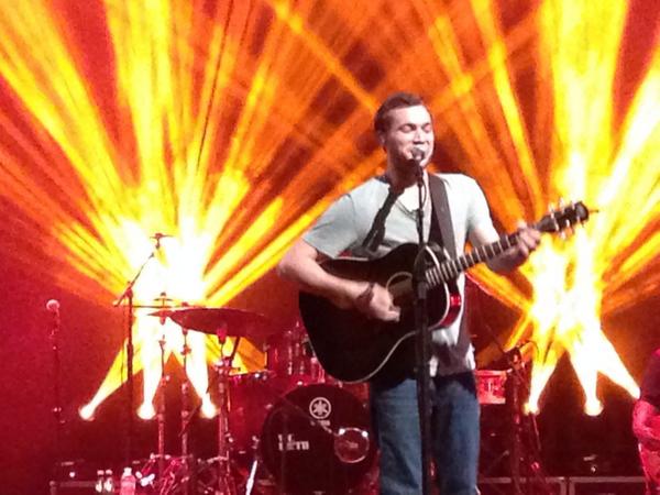ctip27's tweet image. Phillip Phillips sound check