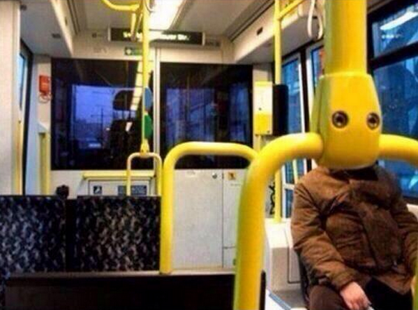 Es_Lujo's tweet photo. Los extraterrestres existen... ¡Y VAN EN BUS! http://t.co/OpoDfXdfca