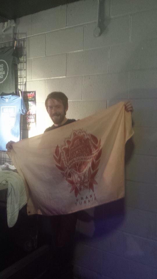 onamee's tweet photo. @frankturner #fthcflaguk Awesome gig at The Roadmender last night with Rebs! http://t.co/wGMGyJ2sul