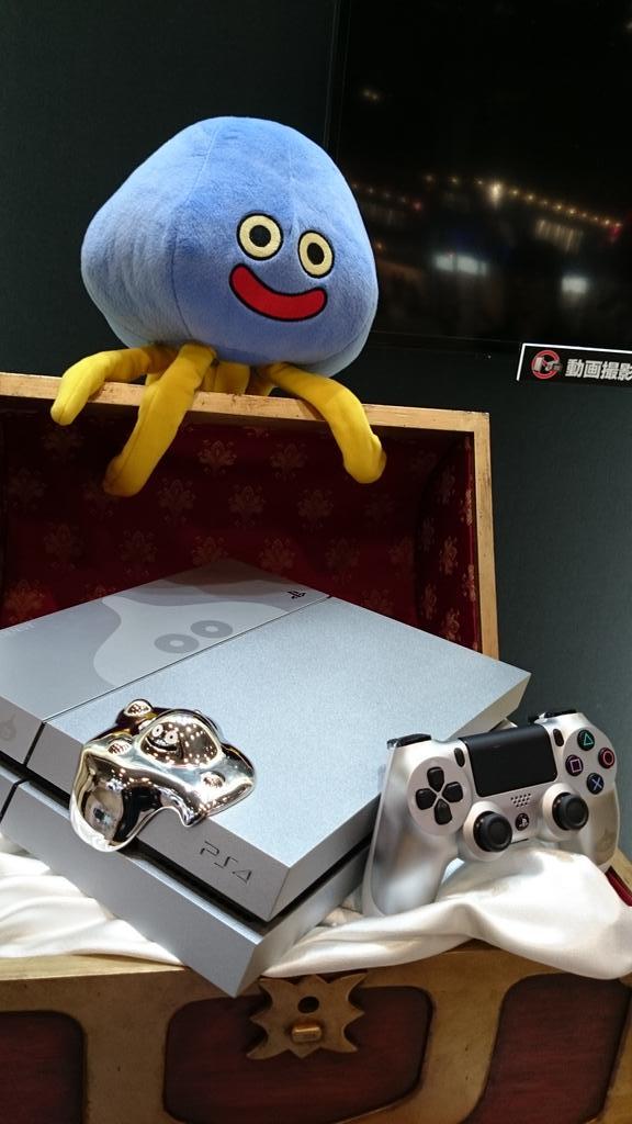ドラゴンクエスト宣伝担当 Tgs14 ドラゴンクエストヒーローズ 発売を記念して作られる Playstation4 ドラゴンクエスト メタルスライム エディション の展示も ホミロンはどこにいったかな Dqh Http T Co Dqygpwlh8g