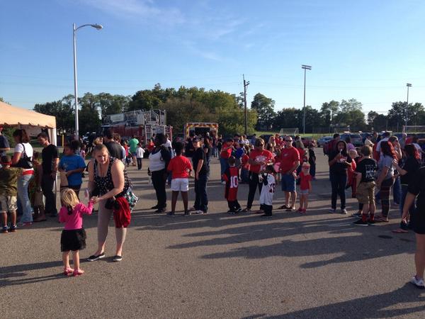 threads_MHUMC's tweet photo. Tailgating was a great success! All the walking tacos gone. Met a lot of great people. Go Cards! @ColerainFtball http://t.co/jL9uXlVNai