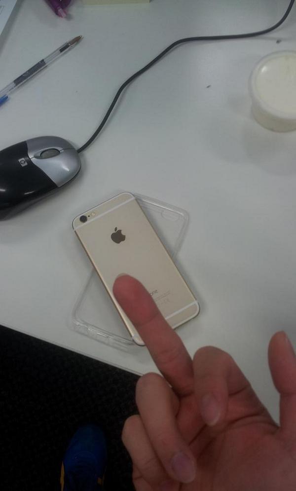 mov0's tweet photo. Thanks #Apple. #iOS automatically updated and all alarms went silent. #Applesucks #lateforwork http://t.co/v5jZlc26db
