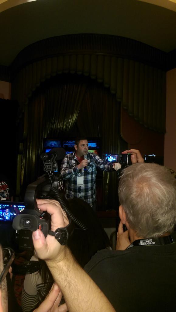HNNightmares's tweet photo. @HorrorNightsORL Mike Aiello speaking. #HNN24 http://t.co/tDbW5xIbFu