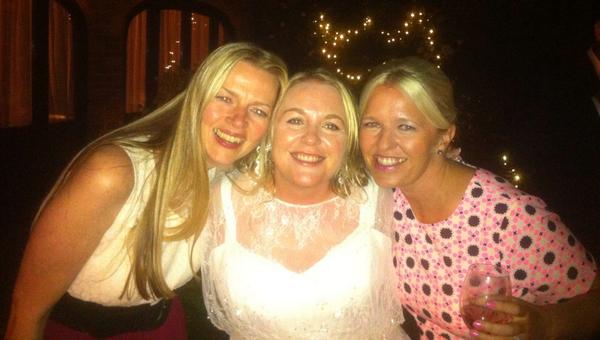 Bexxy1976's tweet photo. Fabulous time at #DanAndKateDo with @EmmziBobz 👰🎩💍❤️🍸🍷🍰☺️ http://t.co/WEBDzCyTA3