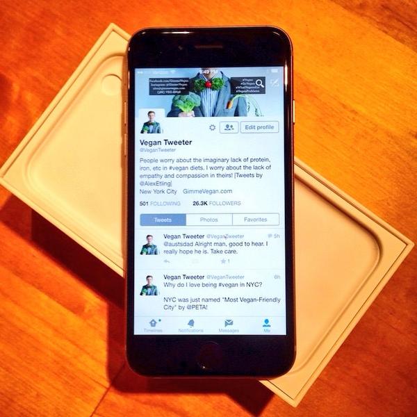 VeganTweeter's tweet photo. Whoo! My new iPhone 6 finally decided to show upβ¦
#iPhone #iPhone6 #iPhoneFriday http://t.co/mbOP74mgUH
