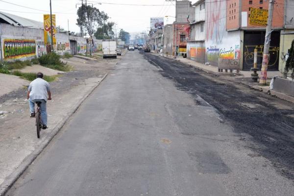 JuanZepeda_'s tweet photo. Estamos #Repavimentando la Av #Bordo de Xochiaca http://t.co/pJXcuzb7JT