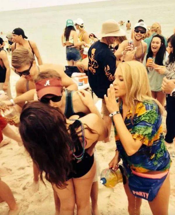 Tyler_Matrix's tweet photo. “@pcbmarch: 😂 “@Lexi_Ottman: @pcbmarch #PCB14HadMeLike http://t.co/YyN8efsX5m”” yo that's @mtndru and me behind him 😂😂😂 @ThatzWright  😭😭