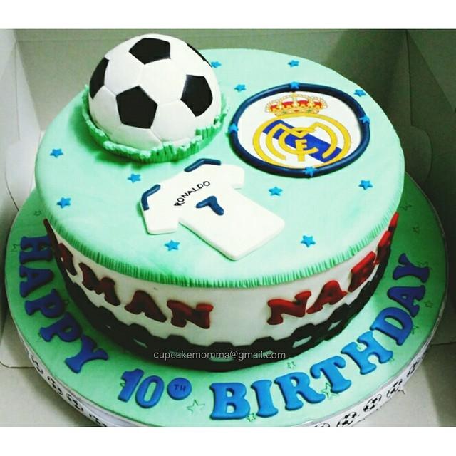 Foot Ball Fan Cake|Customized Cake Shop in Hyderabad|CakeSmash.i