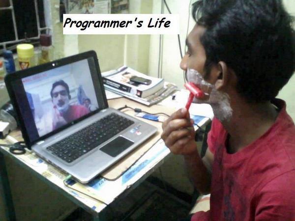 CodePolitan's tweet image. Semua Bisa Dilakukan Di Depan Laptop. Ayo ngaku siapa yg pernah ngelakuin ini? codepolitan.com/meme/semua-bis… #MemeProgrammer