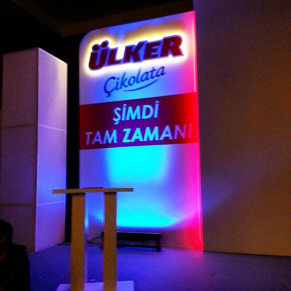 SetupConcept's tweet photo. #sahnedekor #sahnetasarım #sahne #dekor #event #lansman #ülker #stage #stagedesign #set #corprateevent http://t.co/kNXGlzHwN6
