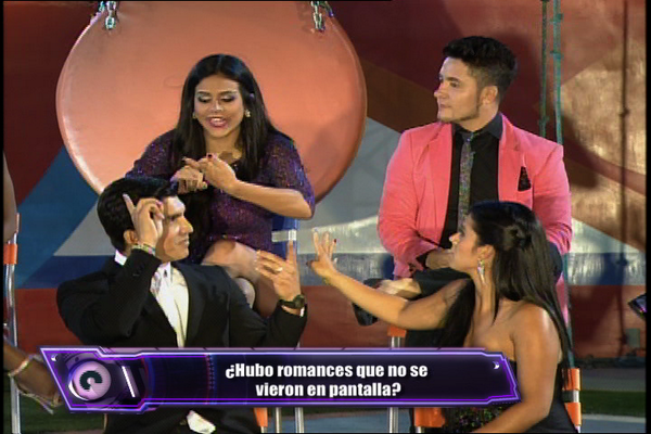 KarinaHidalgoRo's tweet photo. "@CasadeGuantoFC: @fher_montiel @MichelaPinBu @jorgeheredia85 @KarinaHidalgoRo #Combate1000Programas http://t.co/qP63oT4cw2"jajajjajajajaj