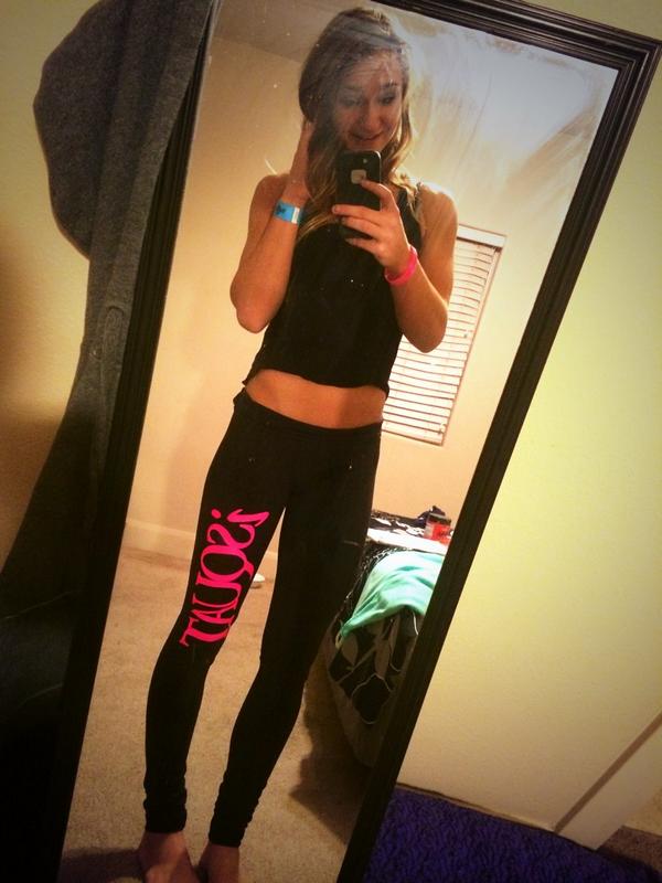 tay15greene's tweet image. Kinda wanna go hang out, kinda don't wanna change outta my cool new #isquat workout pants😅