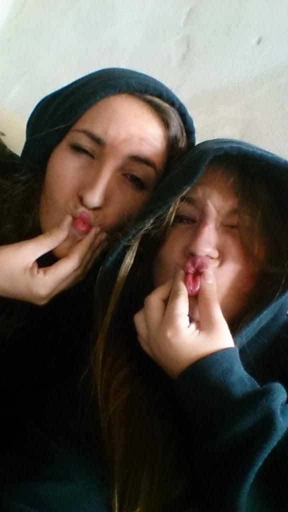 mlluchc's tweet photo. Viernes espectacular: Disfraces, correfocs, vole y bacalá 👌 http://t.co/Cw5V8uGmig