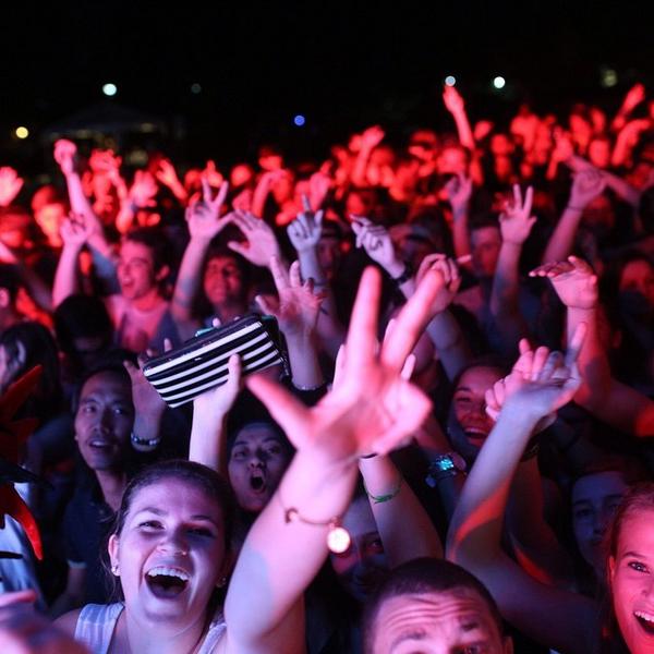 VandyHustler's tweet photo. Is that an earthquake? No it's #lightsonthelawn #lotl2014 http://t.co/H54QF1RgZG