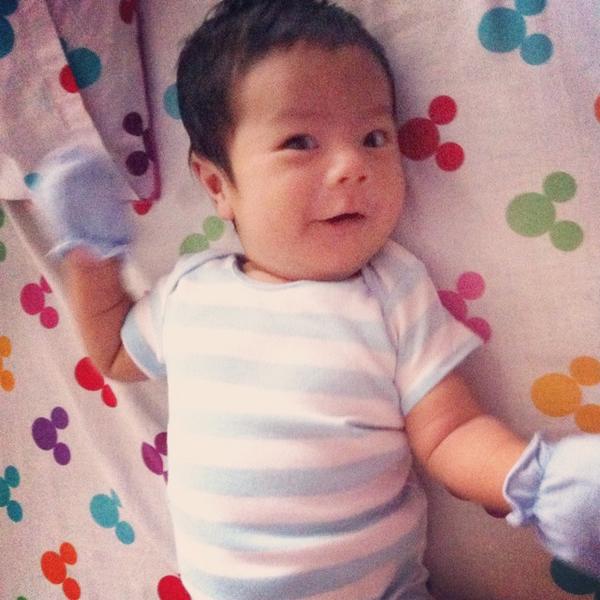 angga_hp's tweet photo. Before match, Fabregas Jr. Take the picture support for The Blues Chelsea bite the City... http://t.co/kFzsE77qSa