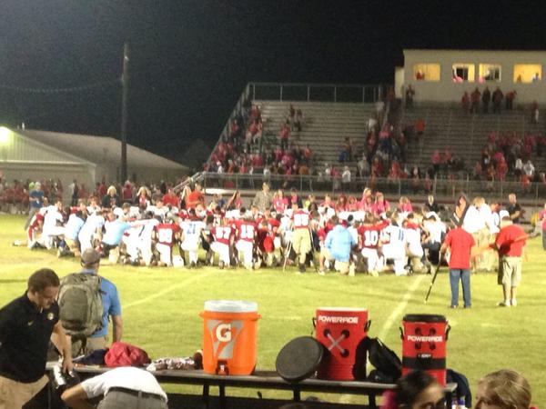ToltonTrack's tweet image. @toltonfootball &amp;amp; Tipton Cardinals praying it up after a great game #HisGlory