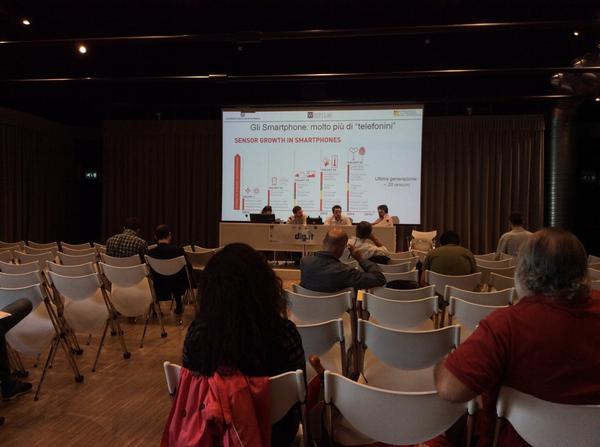 rosamdinatale's tweet image. #sensorjournalism #digit14 Mirco Mancin:  i sensori sono dovunque, anche nei nostri smartphone