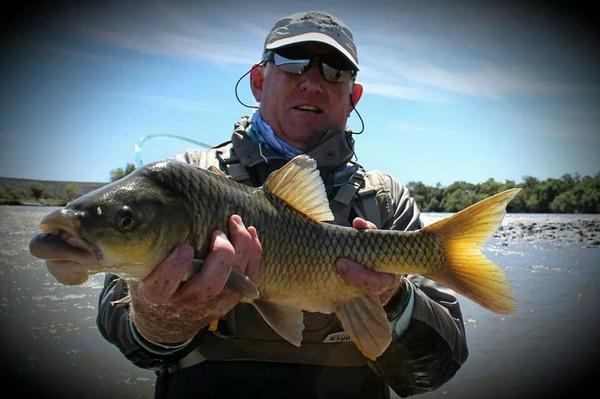 HunterFisherSA's tweet photo. Season starts with a "BANG!!" #yellowfish #flyfishing #southafrica https://t.co/dWyB2BdznA http://t.co/UXmkTei4y9