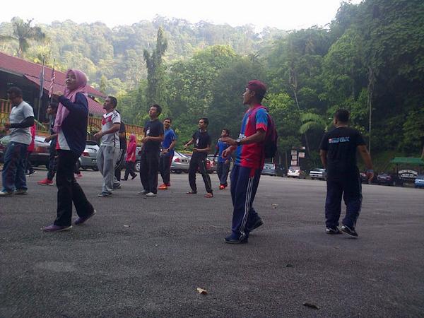 helloUTHM's tweet photo. #FitUTHM #SmileUTHM #IamGrr #SaluteMalaysia #BukitSoga http://t.co/FpBbOgKXJ2