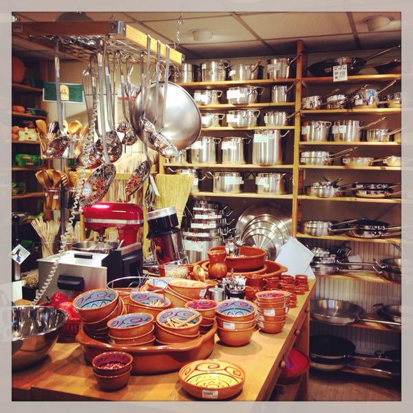 Chicascooking's tweet image. Foodie heaven in Utrecht! #foodies #kookwinkel #musthaves #kookspullen #betsieskookwinkel #chicascooking