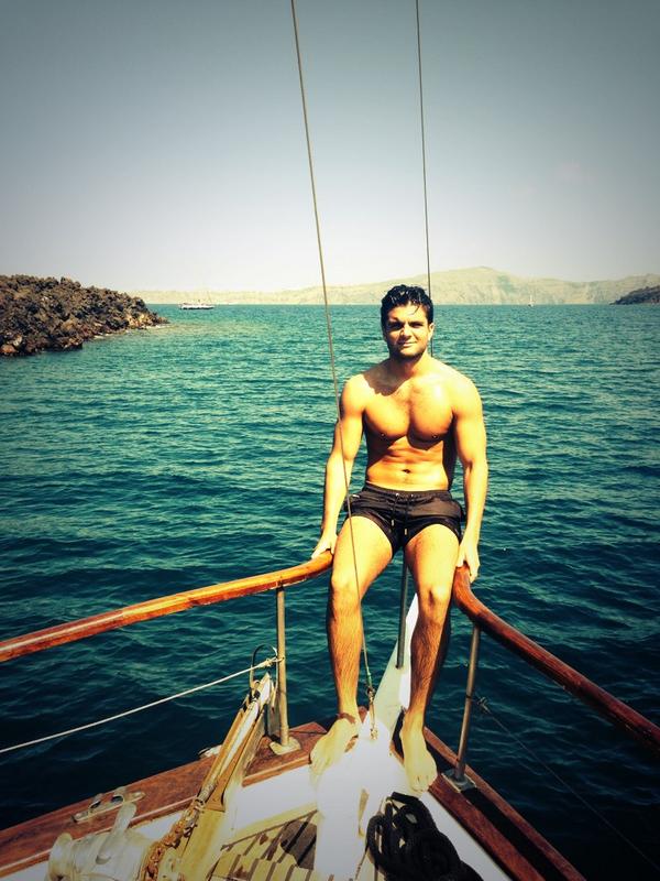 rosiebeauchamp's tweet photo. We've been home less than 24 hours, can we go back already @sauldible ? #Santorini #Greece http://t.co/k6dz2qzXma