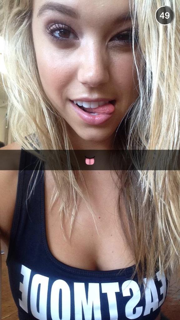 lexigvgdr's tweet photo. 👅 http://t.co/MBP8sKIgOU