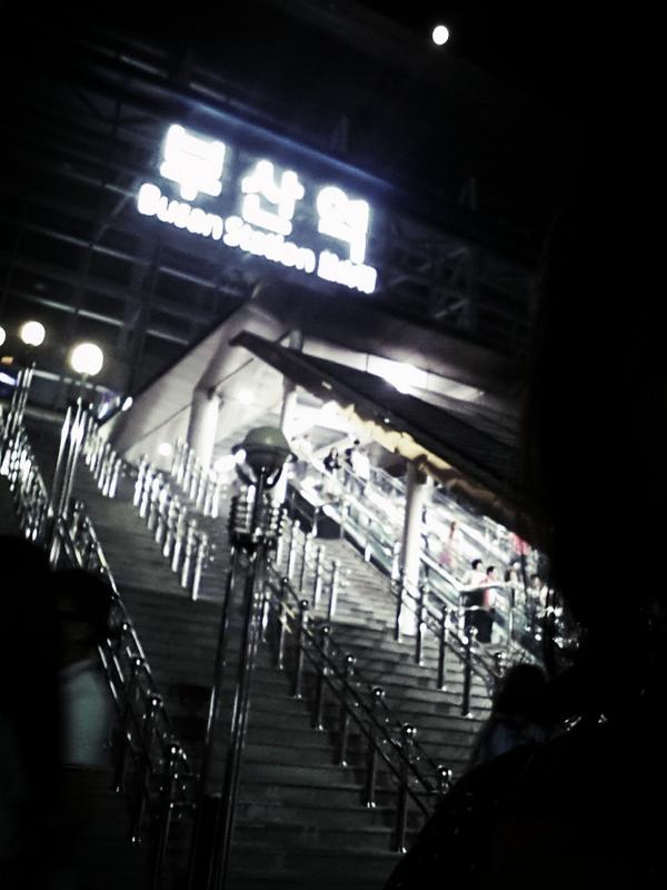 hi_dora's tweet photo. 아까만 해도 가족들과 밥을 먹고 있었는데... 나는 누구인가 여긴 어딘가 ㅋㅋㅋㅋㅋ http://t.co/oYCrmyhBr6