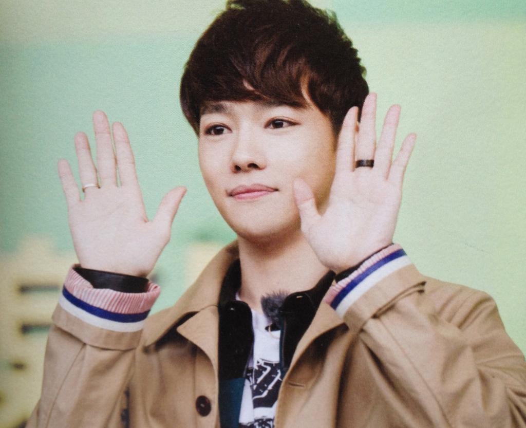 BxA2PGrIgAA5Job.jpg:large