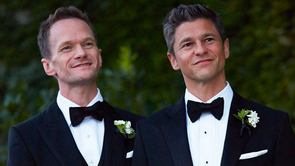 Congrats to newlyweds @ActuallyNPH & @DavidBurtka! ♥ Cutest couple EVER: eonli.ne/1tlQhki