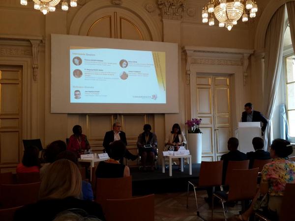 ksyDaily's tweet photo. #convergences | Technologies nulerique pour les org de développement avec @UNICEFinnovate http://t.co/I5qwsg2eix