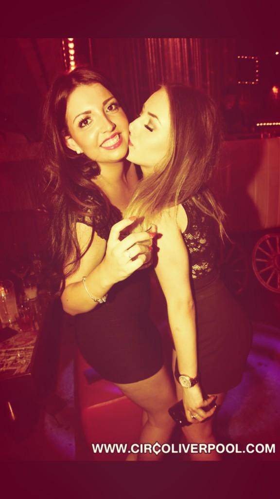 FlowerBombLP's tweet image. 👌💋