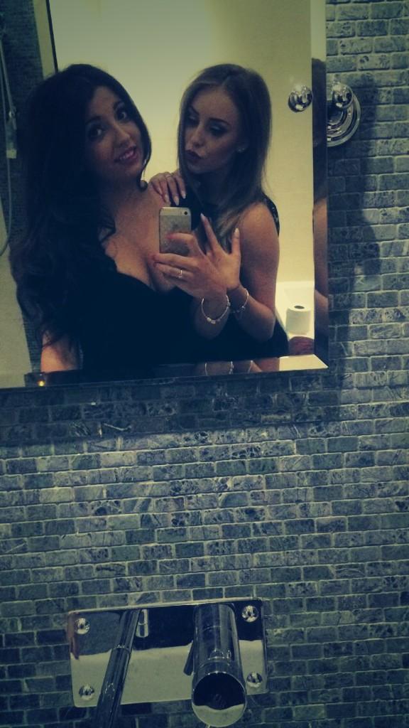 FlowerBombLP's tweet image. Best friend ❤️💋