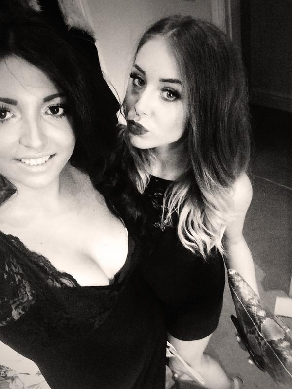 FlowerBombLP's tweet image. Best friend ❤️💋