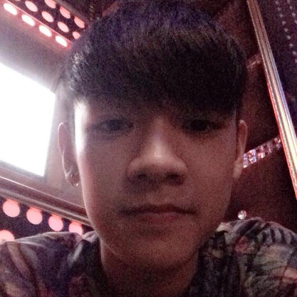 lizarkphan's tweet photo. Anh đang tự sướng ak? Ny của e. Yêu anh nhất http://t.co/Tcp8ji80O3