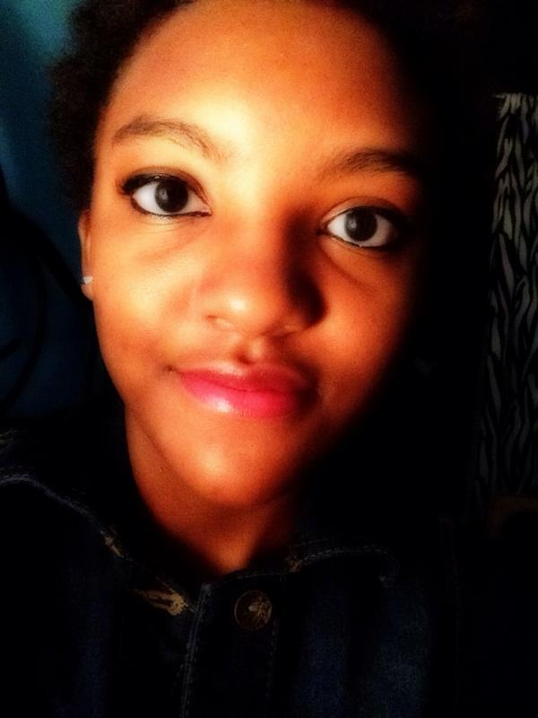 Itsmeeelyds's tweet photo. Off to the bus stop at 6:38 in the morning.....yeah that smile is fake. 😴😴😴😴 http://t.co/nbPbE7wVm1
